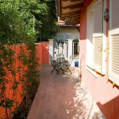 Apartment Casina Rosa Forte dei Marmi